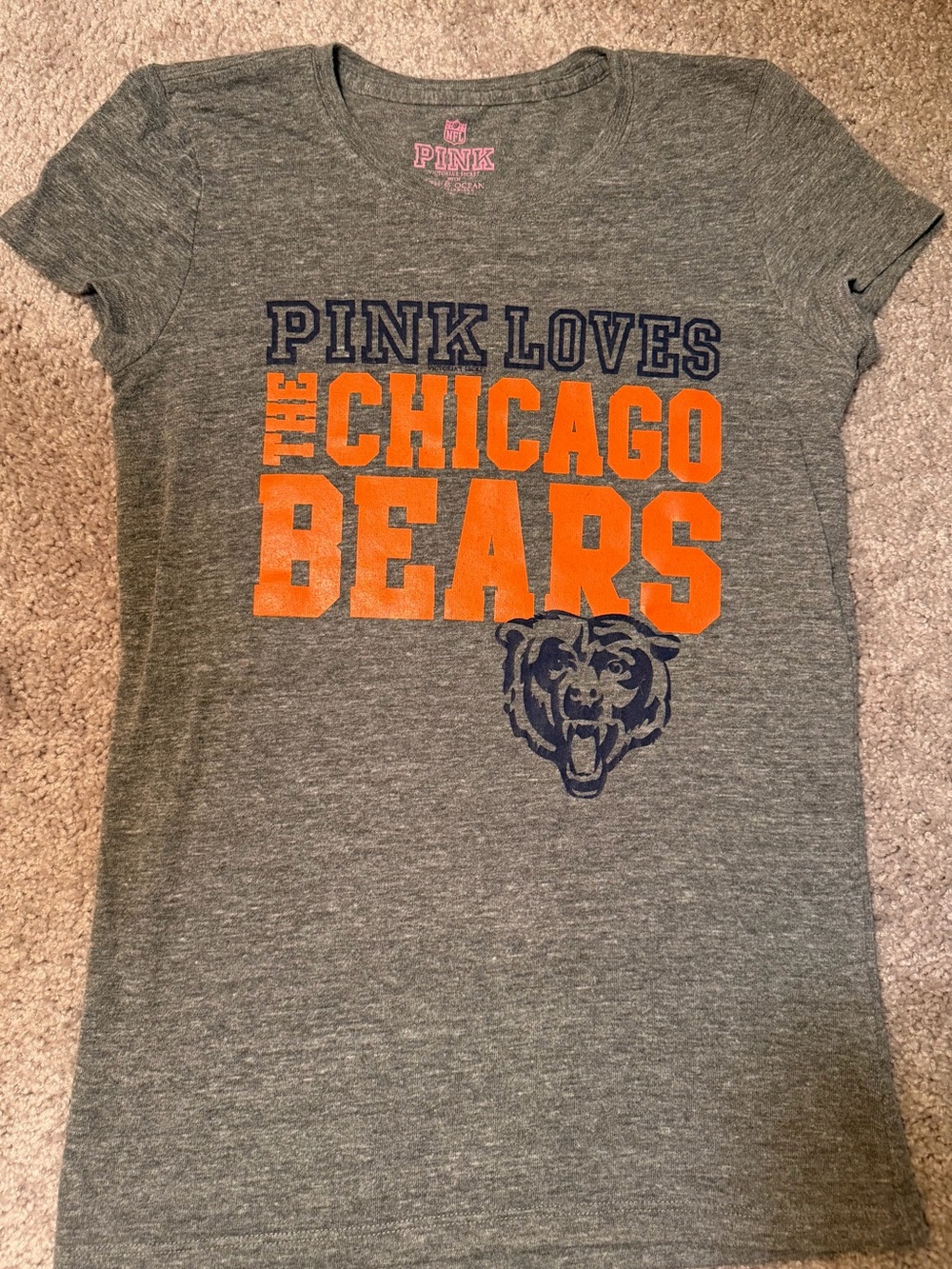 PINK Victoria's Secret Gray Chicago Bears Graphic Tee